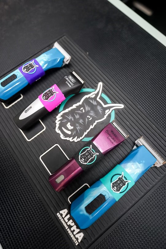 Clipper Grip – Alpha Grooming Products - Main Image